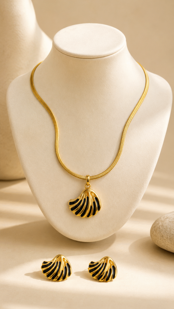 Black Shell Pendant Necklace with Earring Set